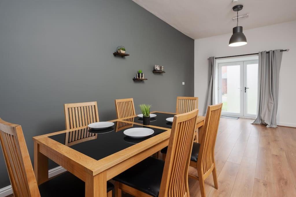 City Edge Stay With Car Park, Perfect For Contractors, Professionals, Relocators Huge Long Term Savings Liverpool Eksteriør bilde